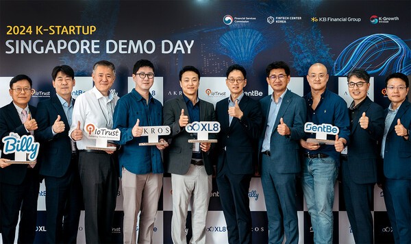 지난 7일 싱가포르에서 진행된 데모데이 참석자들이 기념촬영을 하고 있다. [사진=KB금융그룹]