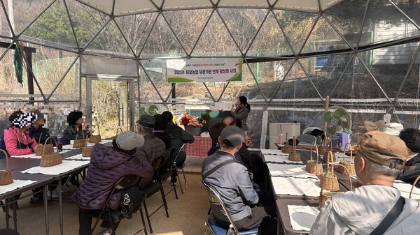 경기 안산시(시장 이민근)는 오는 6월까지 치매환자와 보호자를 대상으로 하는 '치유농업 프로그램'을 진행한다고 9일 밝혔다. [사진=안산시]