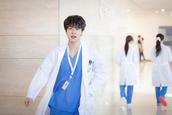 <b>강유석</b>, '언슬전' 엄재일로 인생캐 확정 후 '서초동'으로 복귀