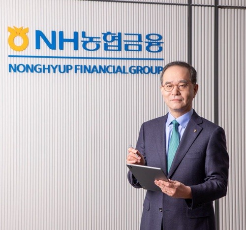 취임 100일을 맞은 이찬우 NH농협금융지주 회장이 비은행 부문 수익강화를 중장기전략으로 내세우고  해외 시장 진출에도 박차를 가할 예정이다. [사진=농협금융 제공]
