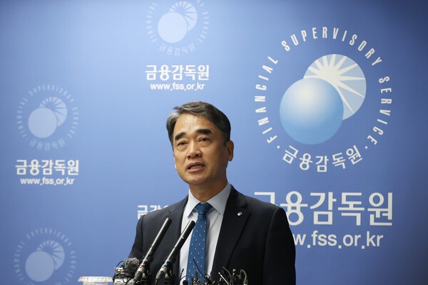 함용일 금감원 자본시장부문 부원장이 지난 4월 1일 서울 여의도 금융감독원에서 홈플러스·MBK 조사 등 자본시장 현안 브리핑을 하고 있다. [사진=연합]