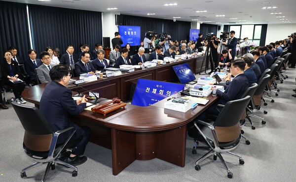 지난 16일 서울 종로구 정부서울청사 창성동 별관에서 국정기획위원회 이한주 위원장 주재로 1차 전체 회의가 진행되고 있다. [사진=연합뉴스]