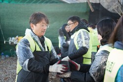 이교우 용인시의원은 작은 소리, 사소한 민원에도 귀를 기울이며 "무조건 가서 살핀다"는 원칙을 갖고 있다. [사진=용인특례시의회]