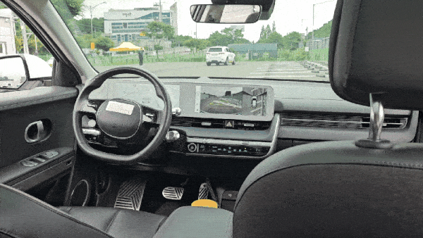 서울로보틱스의 인프라 기반 자율주행 기술로 주행하는 아이오닉5[영상=송태원 기자]