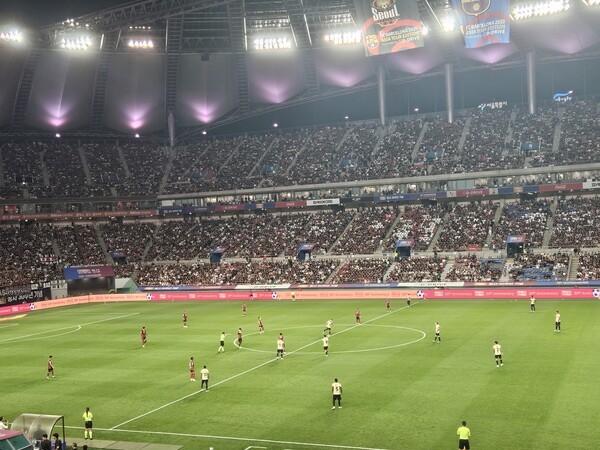 바르셀로나전 앞두고 몸을 푸는 FC서울 정승원