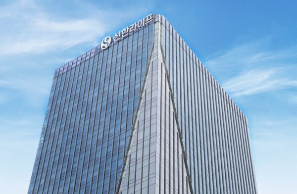 신한라이프가 환율 변동 위험을 최소화할 수 있는 외화연금 특약을 선보였다. [사진=신한라이프 제공]