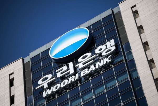 우리은행이 최근 '야근 없는 금요일'을 지정·시행키로 해 눈길을 끈다. 이는 타 시중은행보다 선제적으로 정부 정책의 일환인 '주 4.5일제'를 대비해 근무 단축을 시행하려는 모습으로 풀이된다. [사진=우리은행]