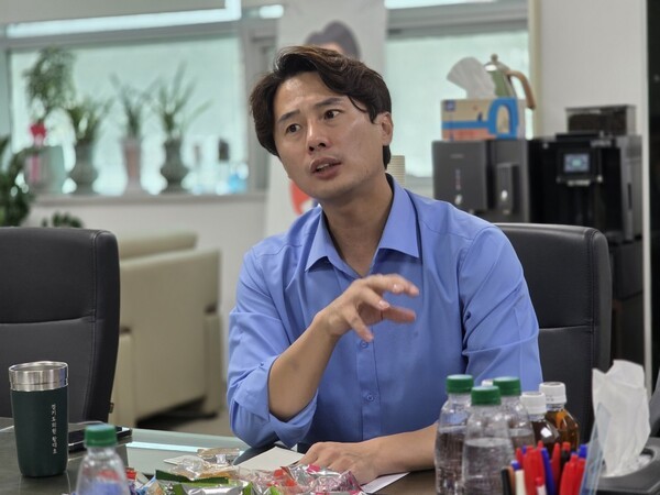 '미래 세대를  위한 정치인'으로 불리고 싶다는 황대호 경기도의회 문화체육관광위원회 위원장. [사진=중앙이코노미뉴스]