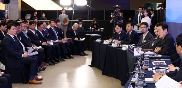 이재명 대통령이 10일 서울 마포구 프론트원에서 열린 국민성장펀드 보고대회에서 발언하고 있다. [사진=연합뉴스]