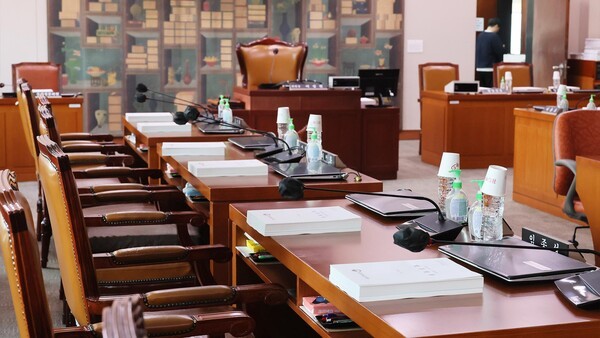 내달 24대 정기 국정감사를 앞두고 금융권 안팎에서 긴장감이 감돌고 있다. 특히 은행권에서는 지난해 금융사고로 인해 책무구조도가 도입이 됐음에도 횡령사고 등이 연이어 터지면서 내부통제 부실 문제가 최대 쟁점으로 떠올랐다. 이에 주요 은행들의 CEO들을 증인으로 채택할지 여부가 관심사다. [사진=연합뉴스] 