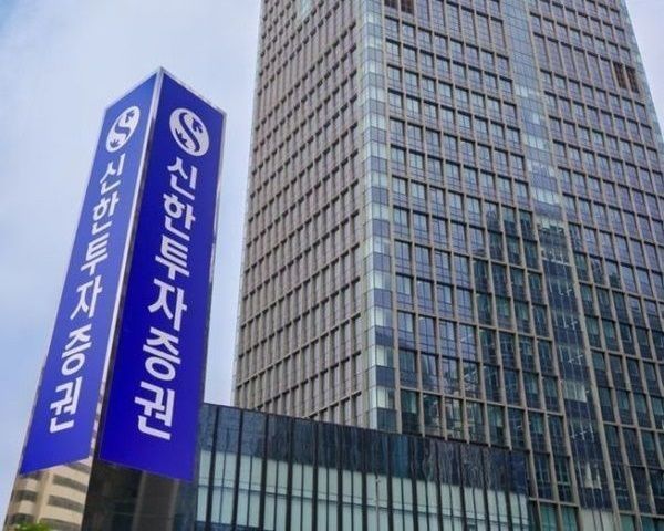신한투자증권, 더존비즈온 지분 매각 'IB 모범사례'...1000억 규모 시세차... - 뉴스 썸네일 이미지