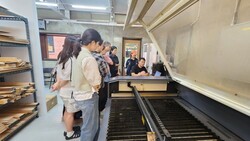 청년협업마을 레이저 조각기 실습 교육. [사진=시흥시]