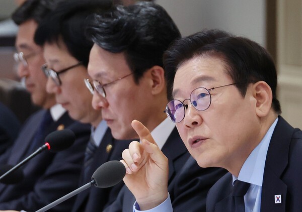 이재명 대통령이 11일 용산 대통령실에서 열린 국무회의에서 발언하고 있다. [사진=연합]