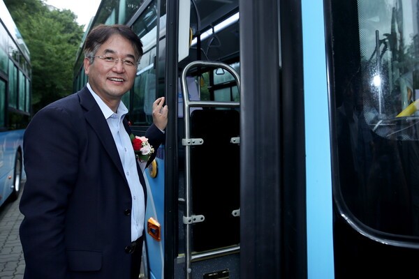 이동환 고양시장이 N002 누리버스 개통식에 참석했다. [사진=고양특례시]