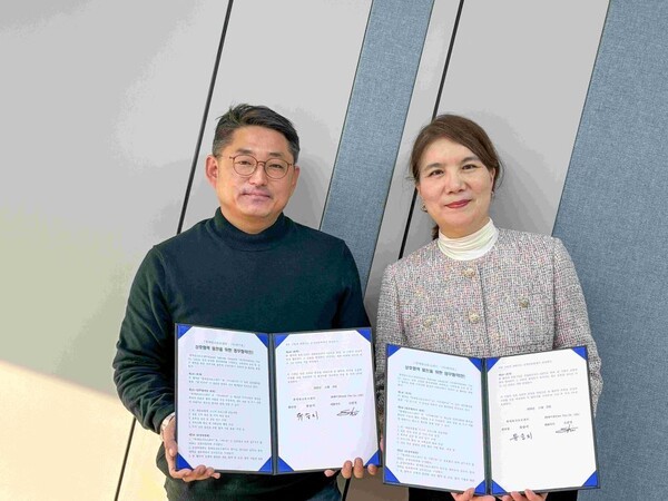 한세달크로즈센터, 캐어유와 시니어 문화복지 증진 위한 업무협약 체결 후 기념사진. (사진=한세대)