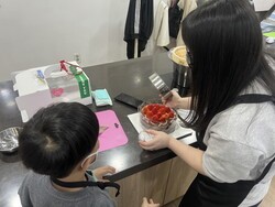 드림스타트 지원 사업 중 생일 케이크 요리 수업. [사진=고양특례시]