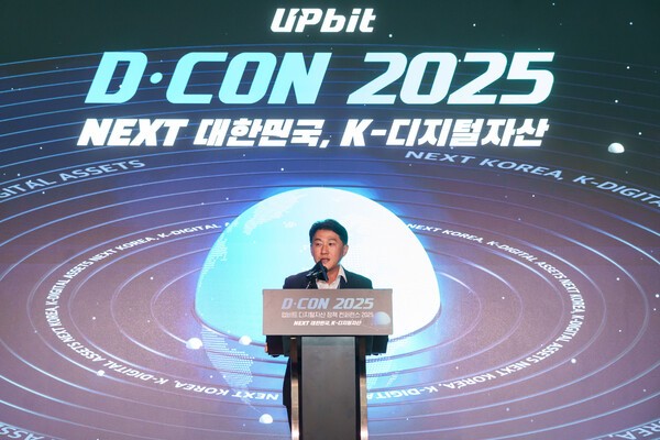 오경석 두나무 대표가 19일 디지털자산 정책 콘퍼런스 ‘D-CON 2025’에서 개회사를 하고 있다. [사진=두나무]