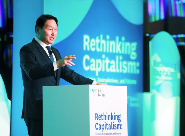 최태원 SK회장이 21일 일본 도쿄대 야스다 강당에서 개최된 ‘도쿄포럼2025’에서 개회사를 진행하고 있다.[사진=SK그룹]