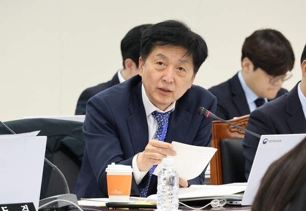 질의하는 오기형 의원. [사진=연합]