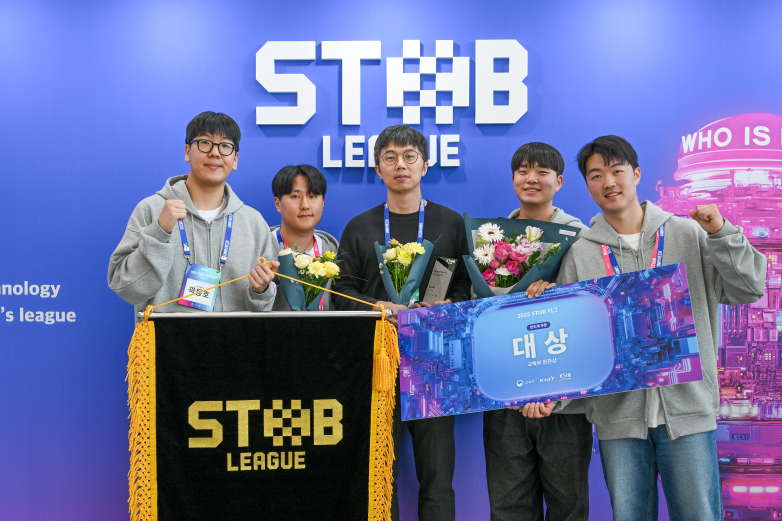 사진 왼쪽부터 곽동호(아주대), 이시원(한밭대), 김장현 교수(아주대), 차희용, 김민겸(아주대)