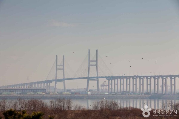충남 당진 가볼 만한 곳, 겨울 바다와 예술이 어우러진 풍경