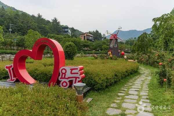 사천 가볼 만한 곳, 자연과 우주를 탐험하는 특별한 시간 - 뉴스 썸네일 이미지