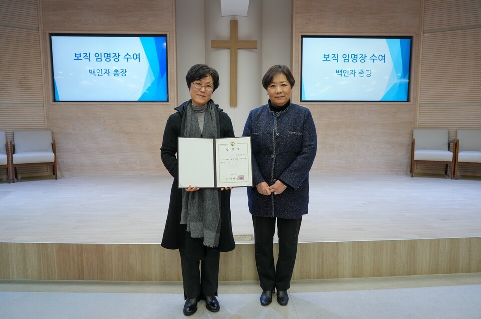 한세대는&nbsp;6일 교직원 예배 중에 보직 임명장 수여 행사를 진행하고 디자인학부 실내건축디자인학과 소속 임은영 교수를 부총장으로 임명했다. (사진=한세대)
