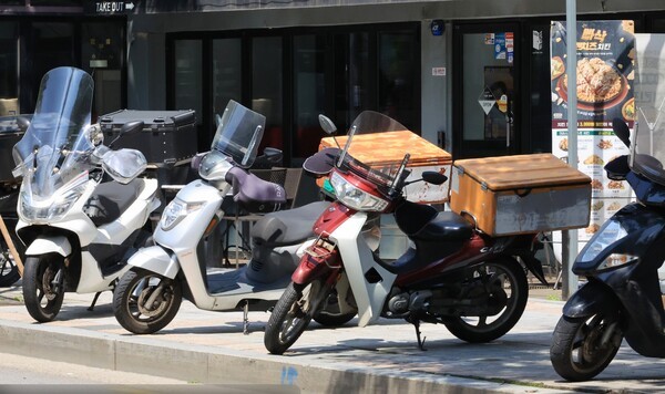 흔들리는 배달 플랫폼 2강 체제...틈새 파고드는 '상생형 딜리버리' 급부... - 뉴스 썸네일 이미지
