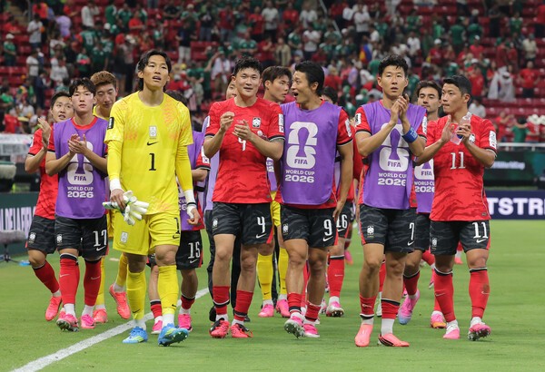 '월드컵 부진 여파' <b>한국</b>, <b>FIFA 랭킹</b> 32위...4년 7개월 만에 30위권 밖