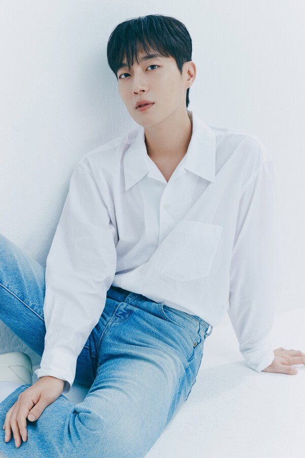 윤두준, K팝 팬덤 서바이벌 '팬덤스테이지' MC 맡는다 - 뉴스 썸네일 이미지