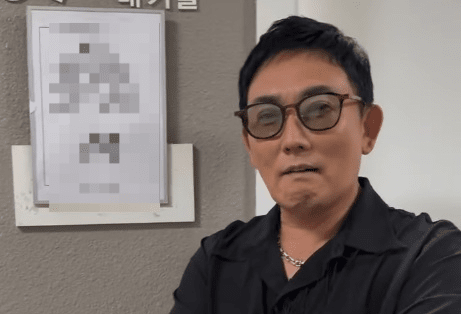 "눈을 떠 바라보아요"… <b>이승철</b>, 사진 <b>공개</b>하며 <b>손자</b> 바보 등극